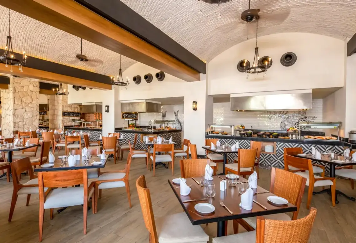 Restauracja i jedzenie w hotelu Wyndham Alltra Playa del Carmen (Ex- Panama Jack Resorts Playa del Carmen)