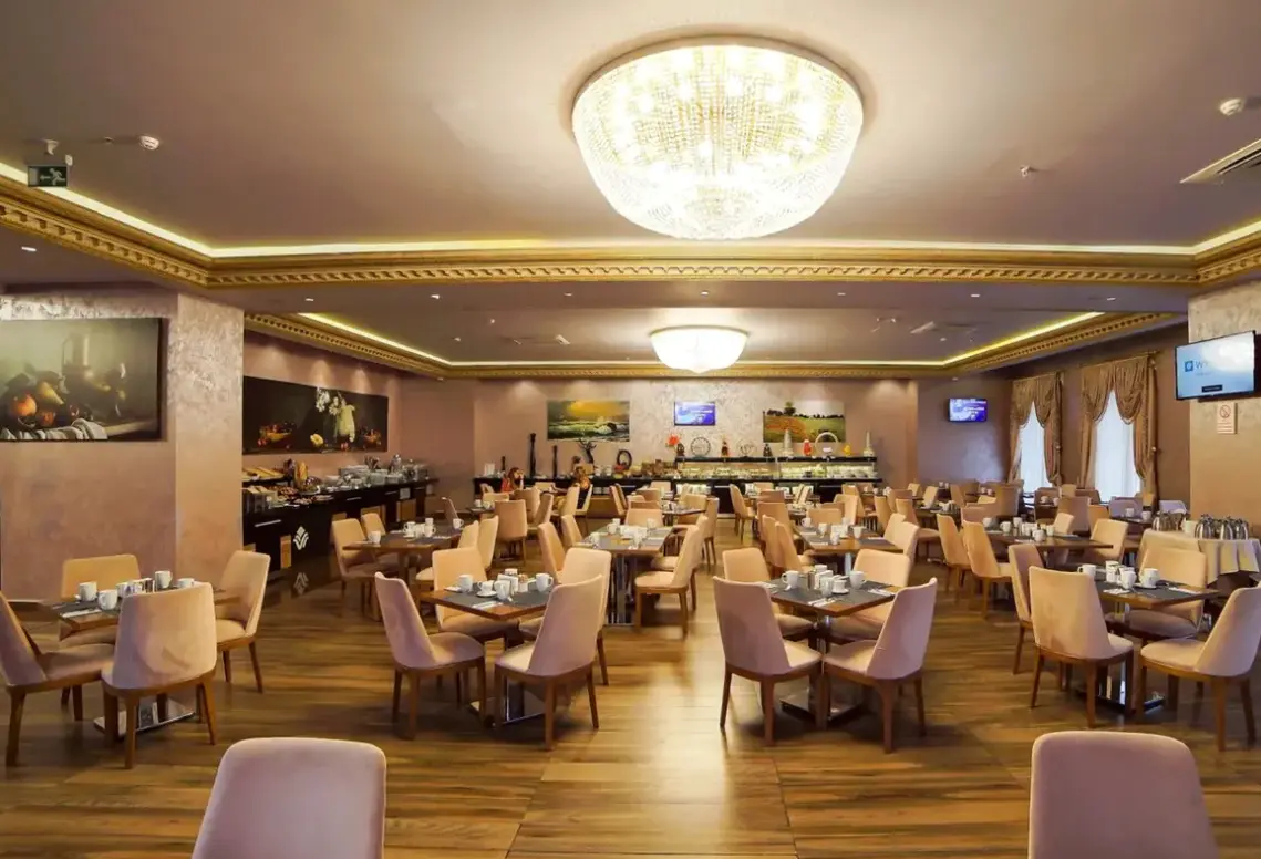 Restauracja i jedzenie w hotelu Wyndham Batumi