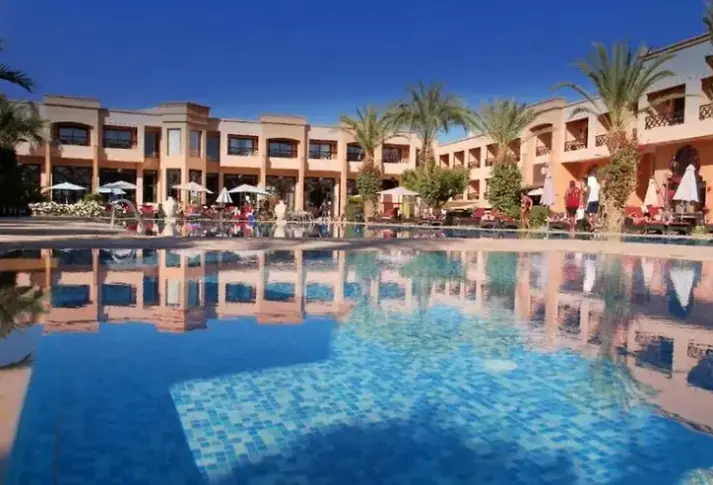 Basen w hotelu Zalagh Kasbah & Spa