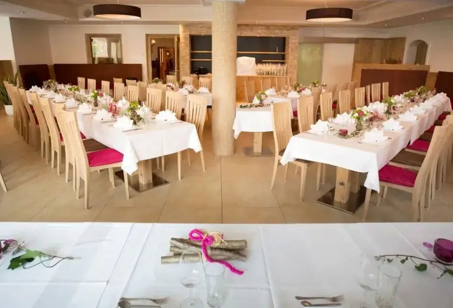 Restauracja i jedzenie w hotelu Zur Post (Ossiach)