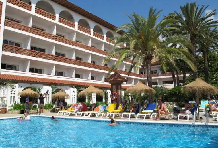 Basen w hotelu 4R Gran Europe