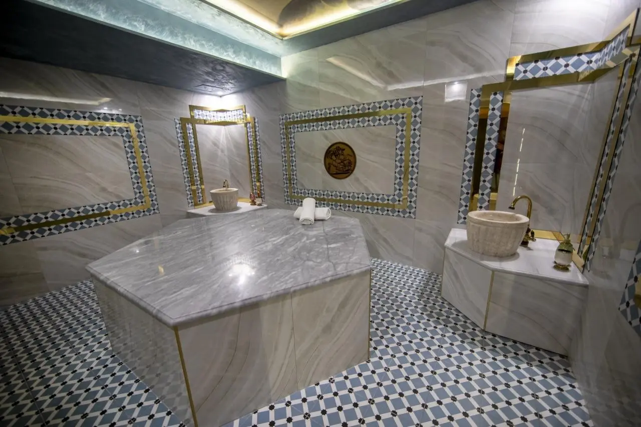 Adria Palace (ex. Rinia 2) — ADRIATIK