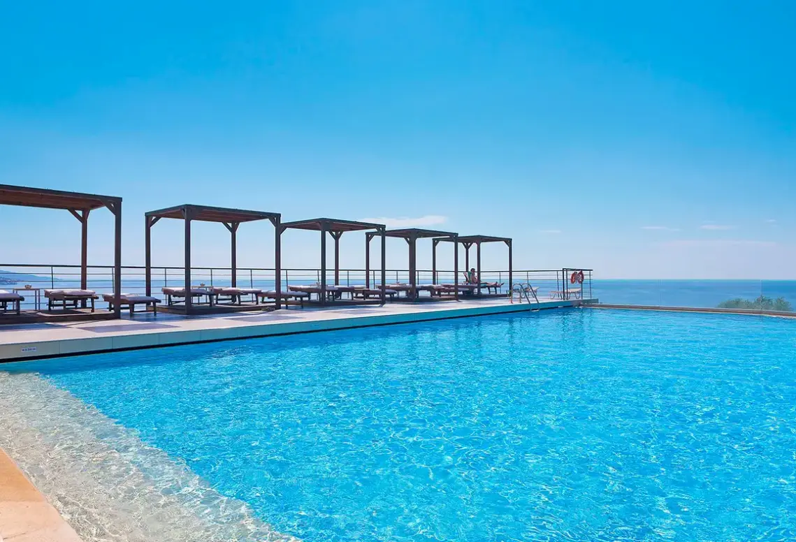 Basen w hotelu Aeolis Thassos Palace