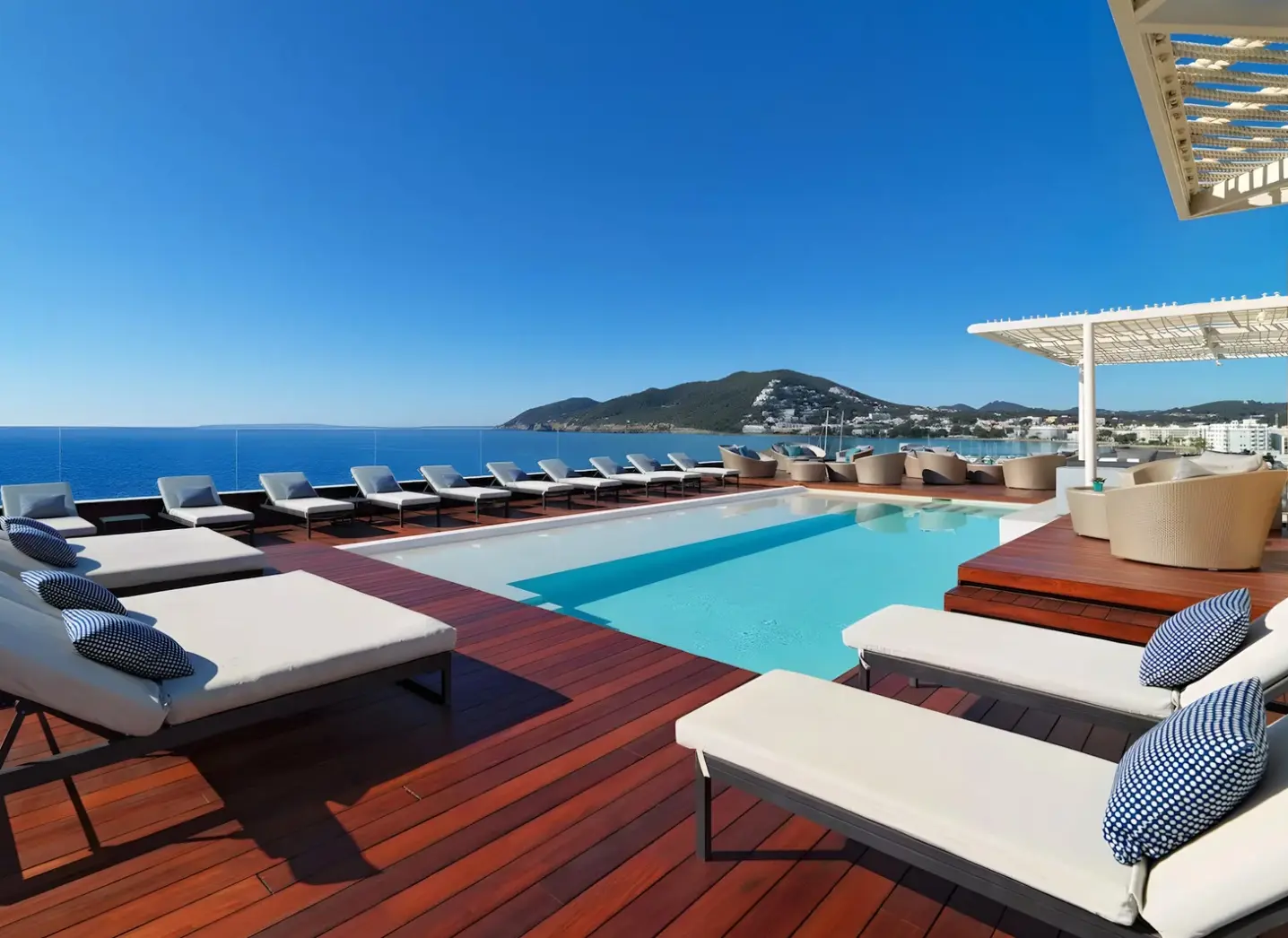 Basen w hotelu Aguas de Ibiza Grand Luxe