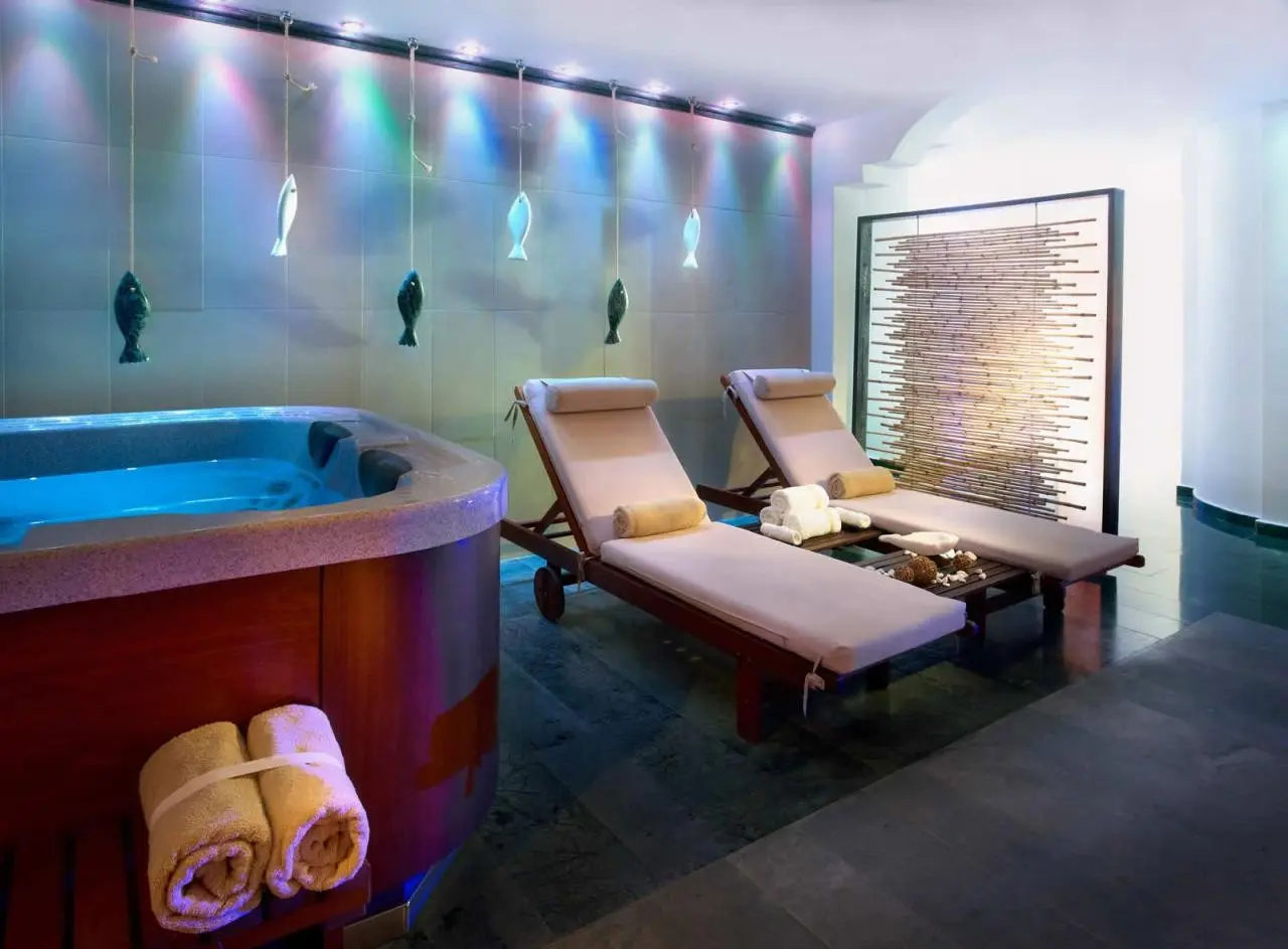 Albatros — ALBATROS HOTEL