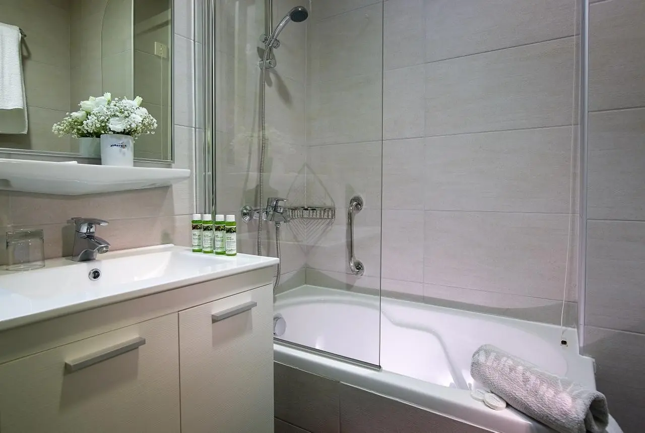 Albatros — ALBATROS HOTEL