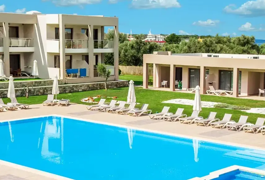 Basen w hotelu Alea & Suites