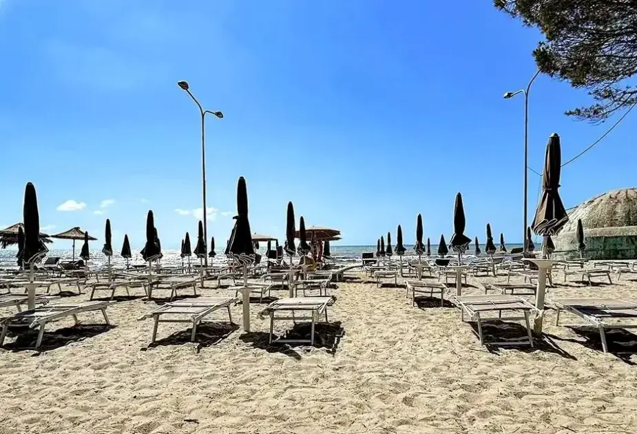 Plaża przy hotelu Alexander Resort