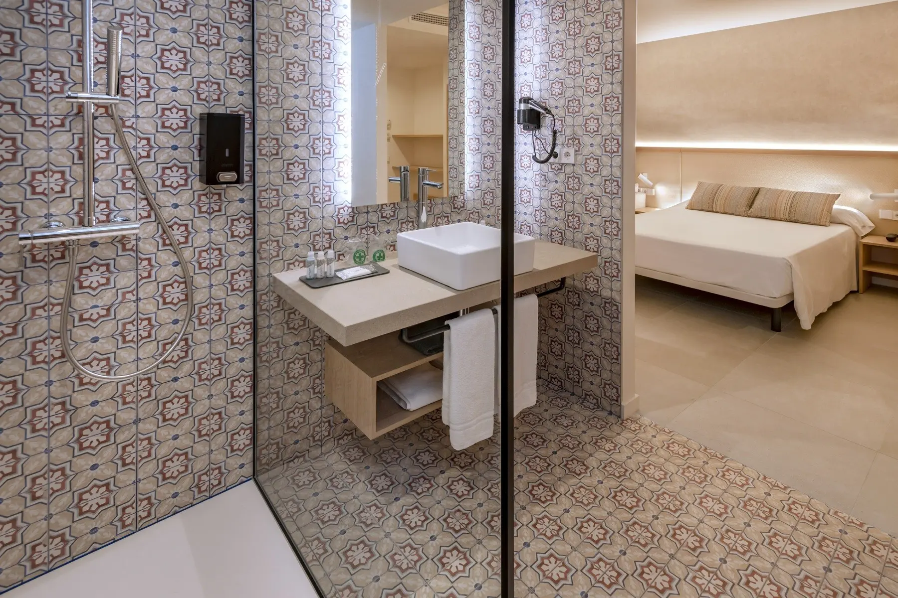 Alhambra — ALHAMBRA HOTEL