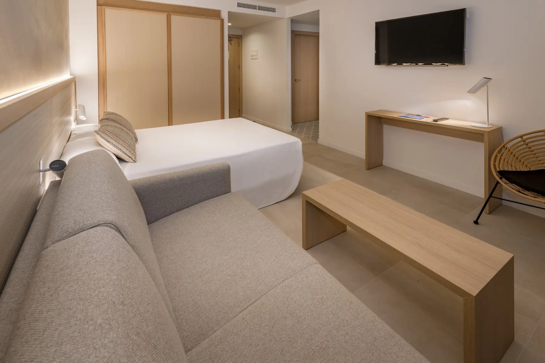 Alhambra — ALHAMBRA HOTEL