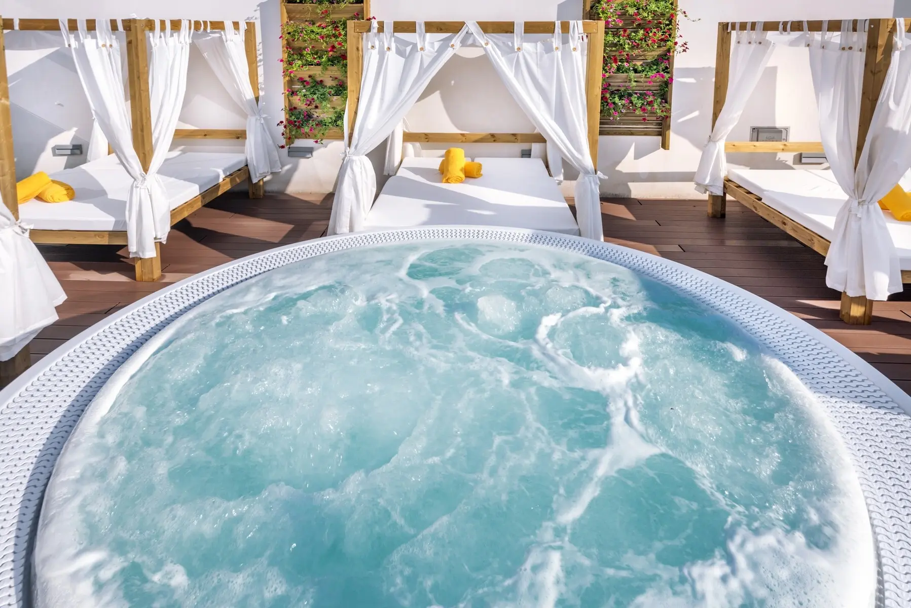 Alhambra — ALHAMBRA HOTEL