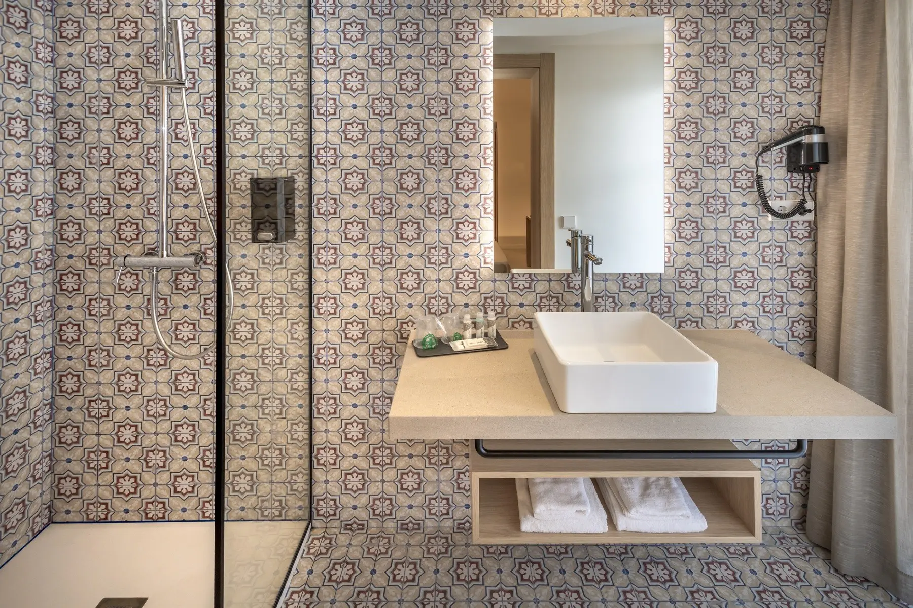 Alhambra — ALHAMBRA HOTEL