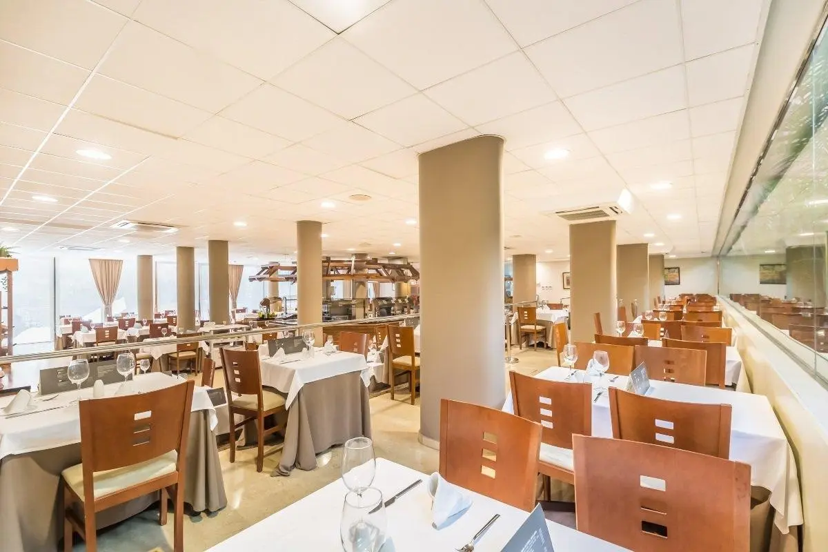Restauracja i jedzenie w hotelu Aluasun Lago Rojo