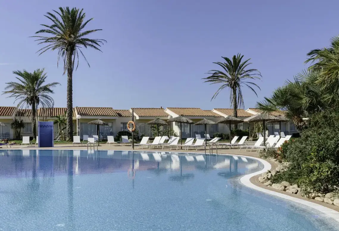 Basen w hotelu AluaSun Mediterráneo