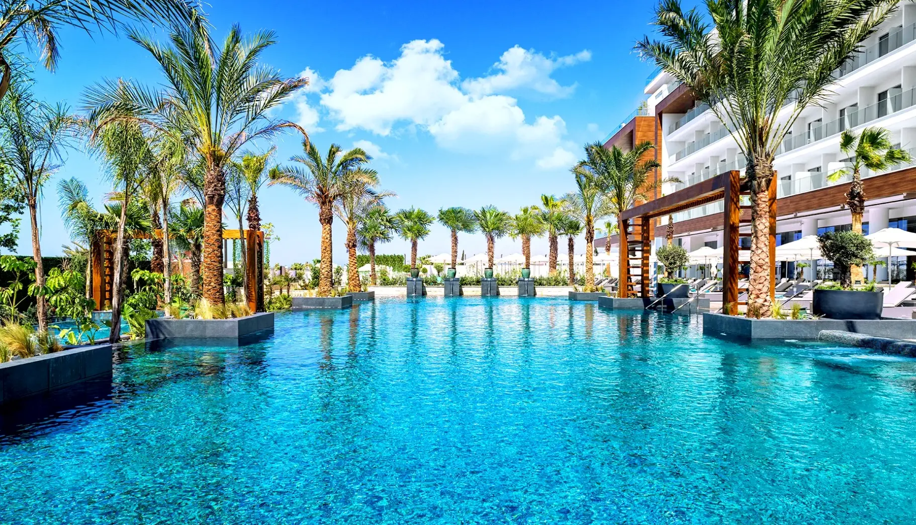Basen w hotelu Amanti, MadeForTwo Hotels