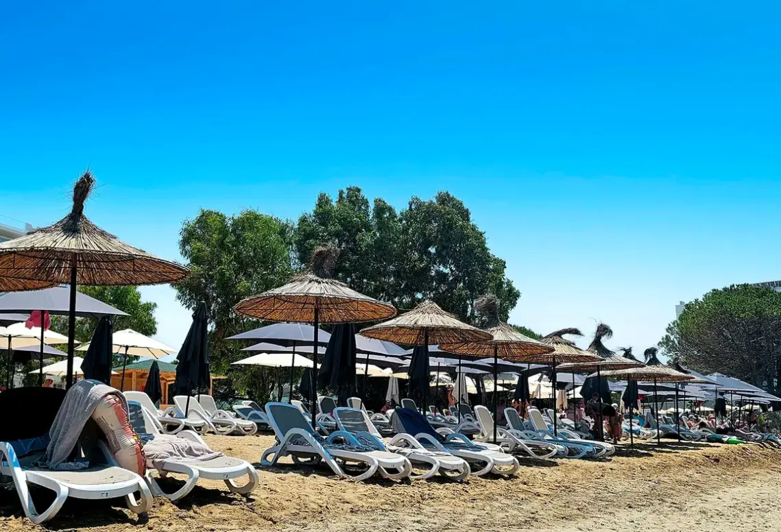 Plaża przy hotelu Amelia Mare