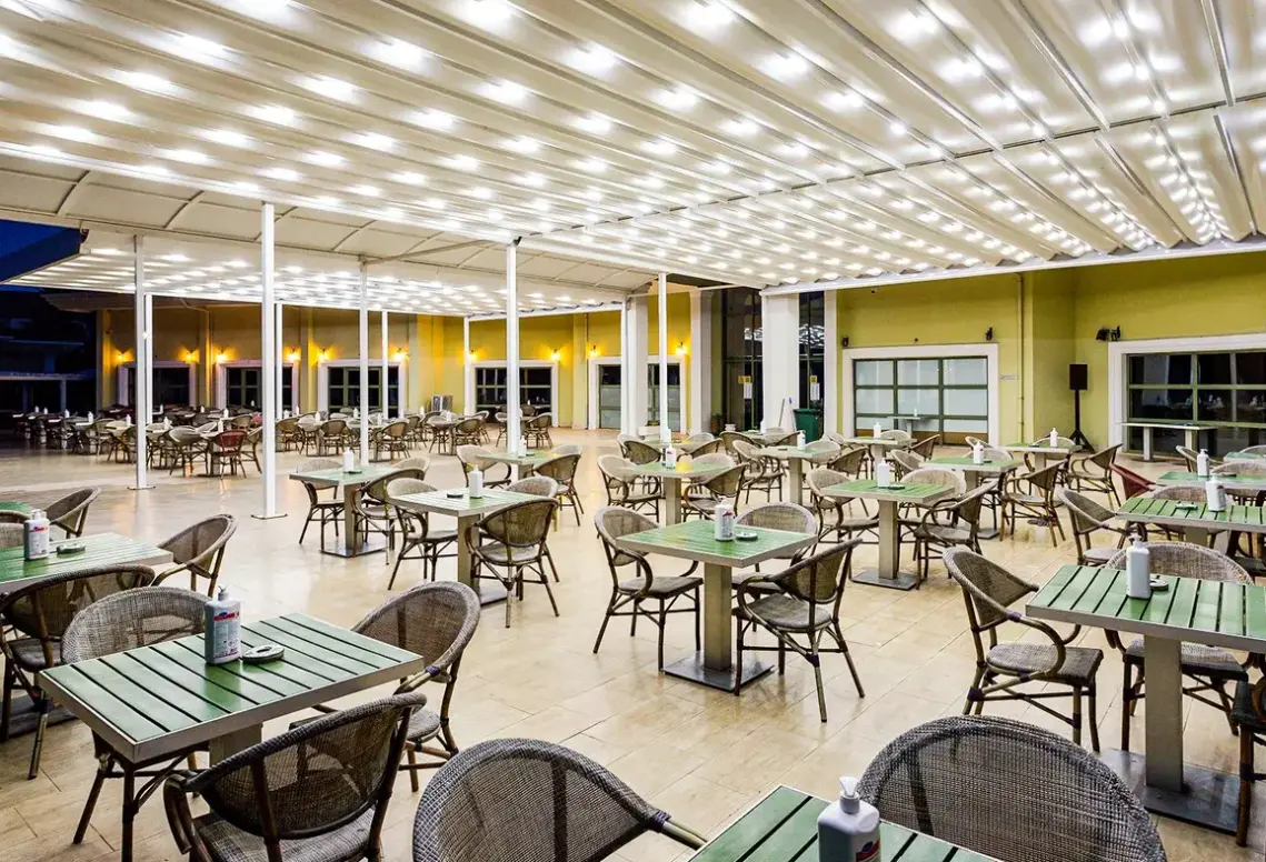 Restauracja i jedzenie w hotelu Anadolu Hotels Didim Club