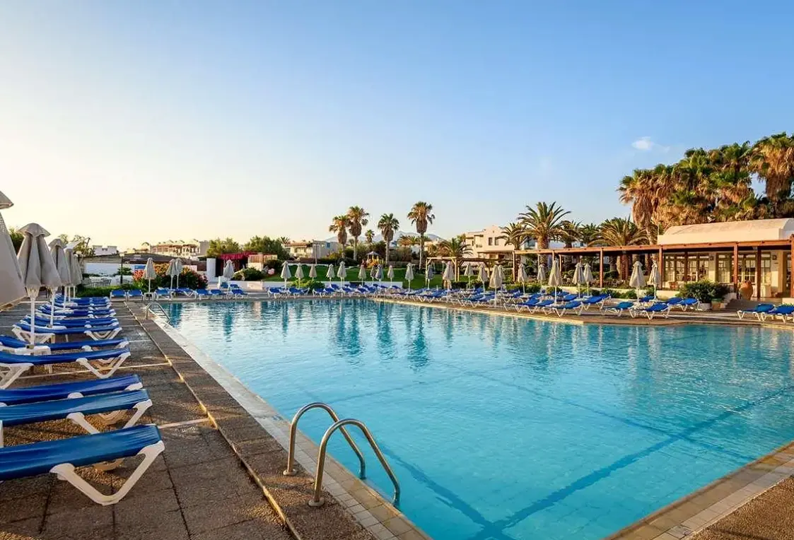 Basen w hotelu Annabelle Beach Resort
