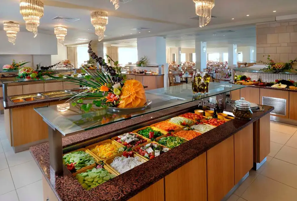 Restauracja i jedzenie w hotelu Annabelle Beach Resort
