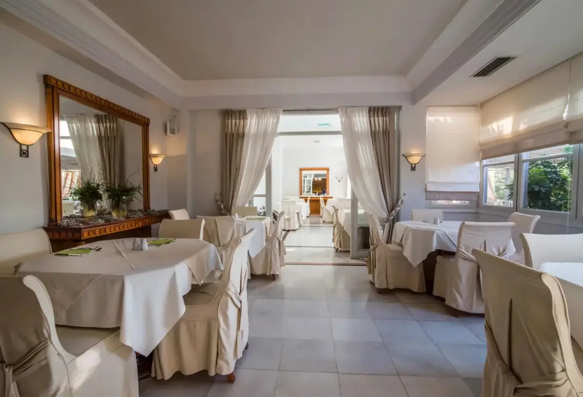 Restauracja i jedzenie w hotelu Antinea Suites & Spa
