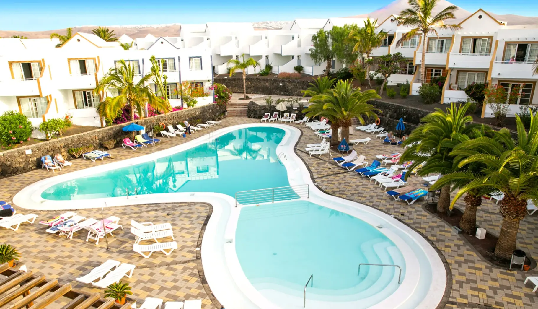 Basen w hotelu Apartamentos Livvo Morromar