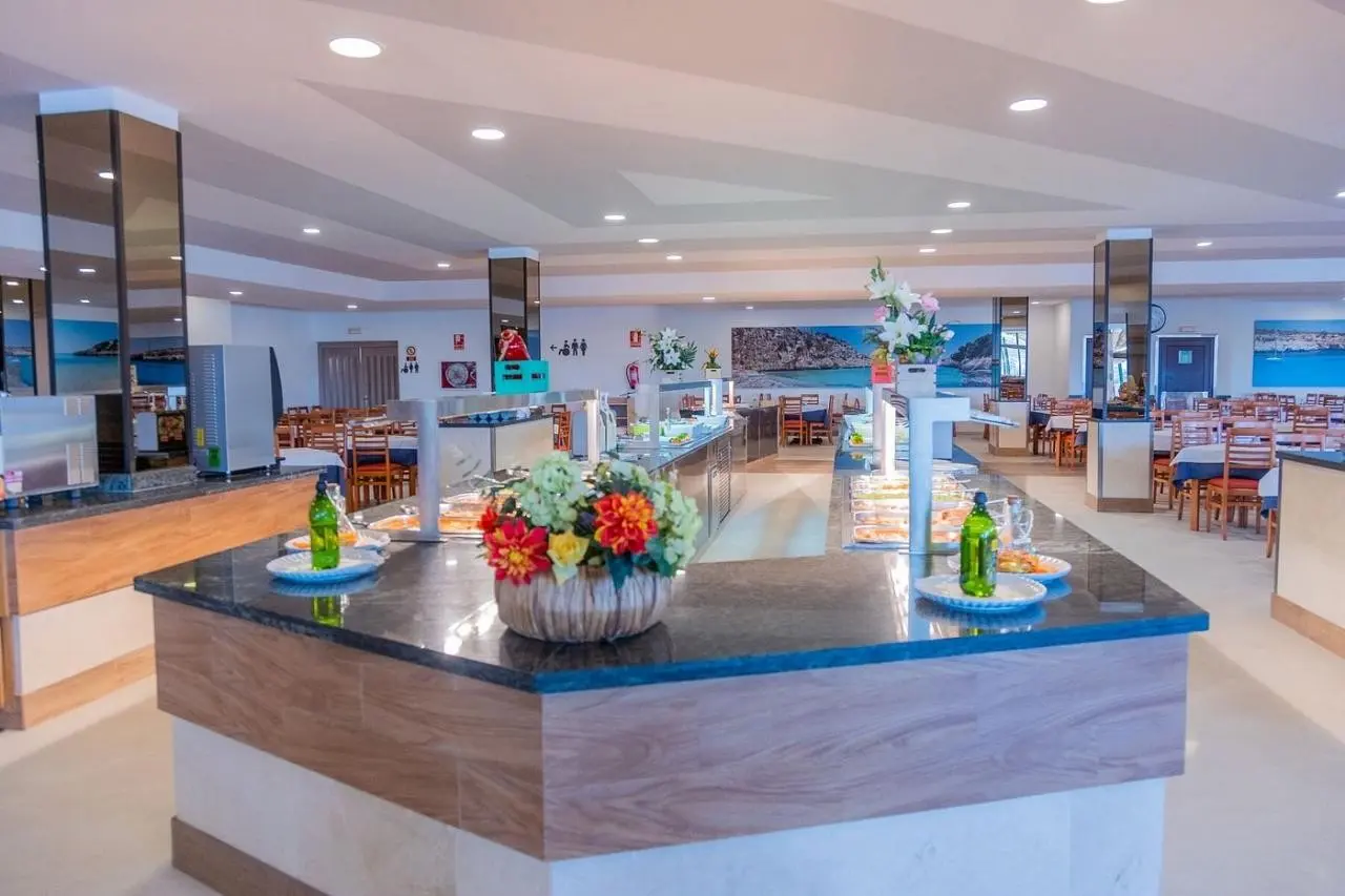 Aparthotel Club Cala Romani — CLUB CALA ROMANI