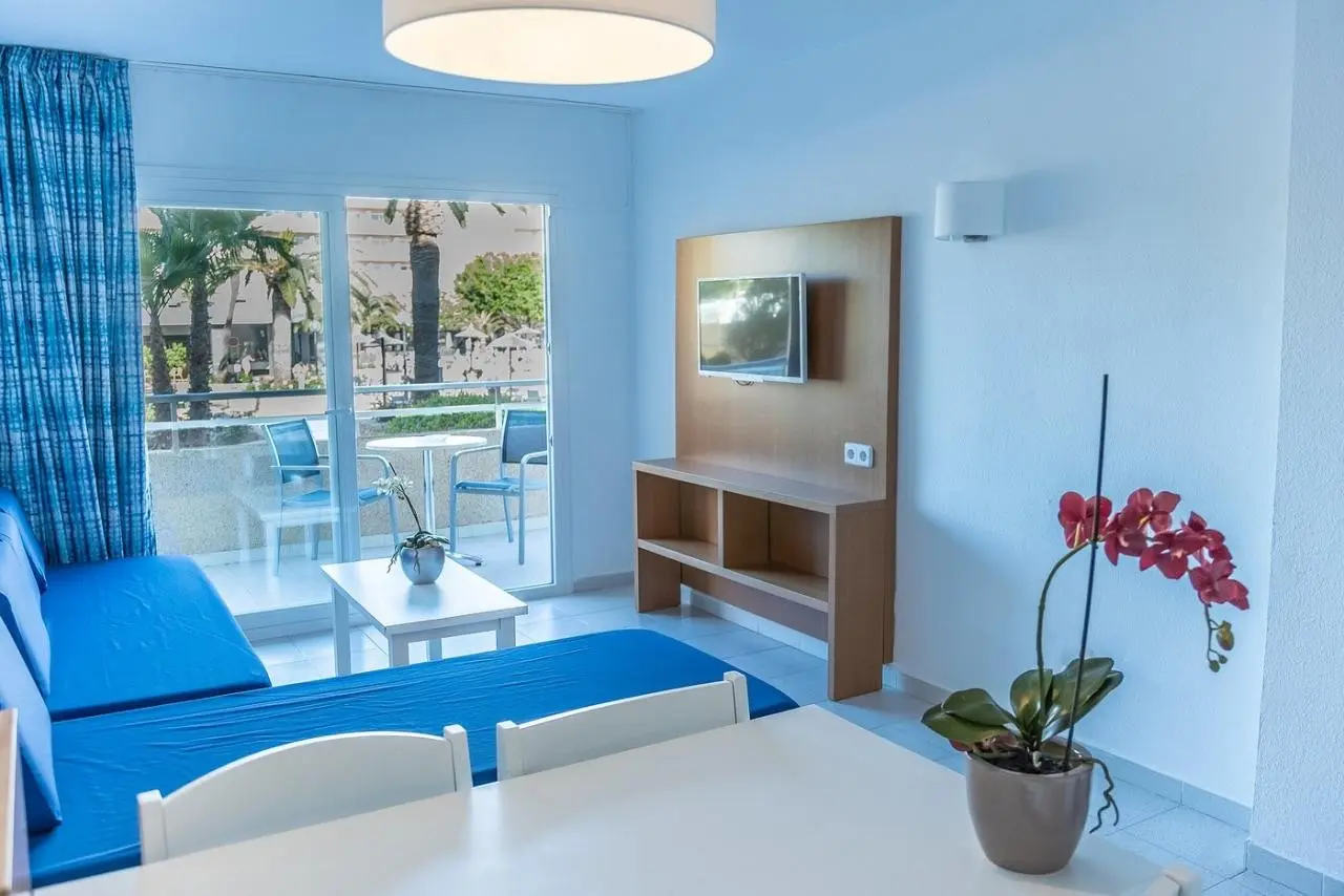 Aparthotel Club Cala Romani — CLUB CALA ROMANI