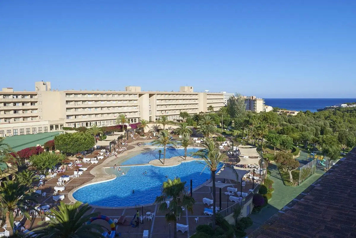 Aparthotel Club Cala Romani — CLUB CALA ROMANI