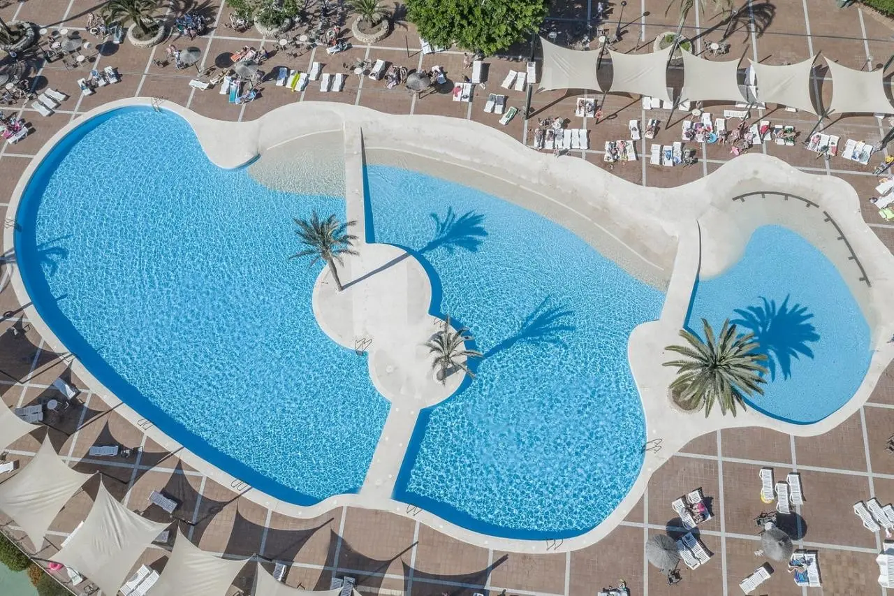 Aparthotel Club Cala Romani — CLUB CALA ROMANI