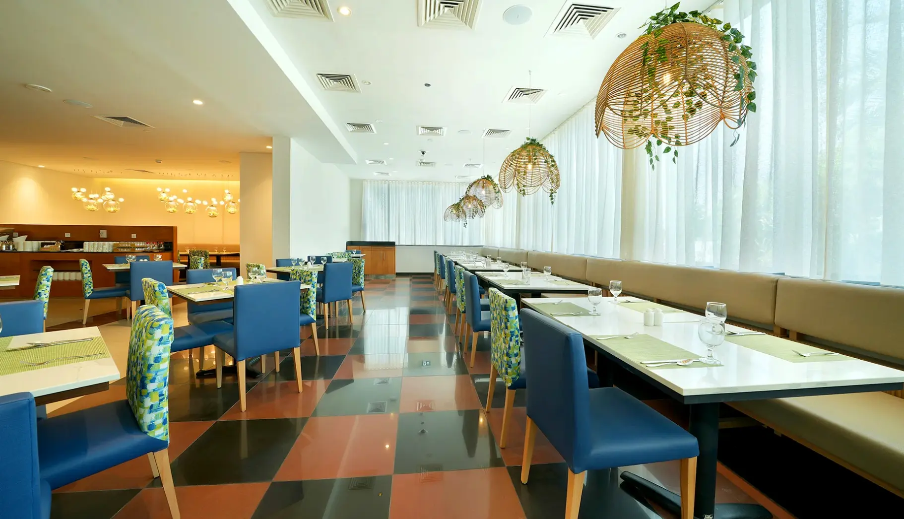 Restauracja i jedzenie w hotelu Arabian Park Dubai – Edge by Rotana