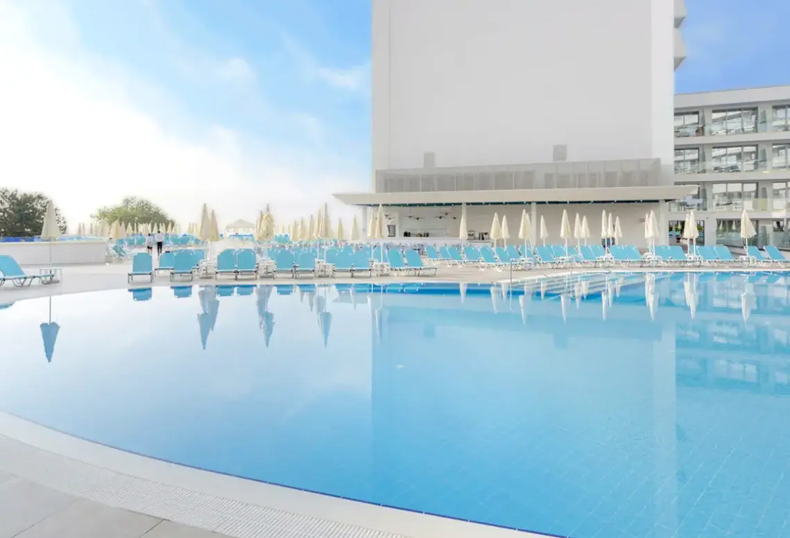 Basen w hotelu Astoria Mare