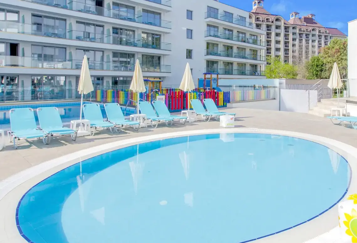 Basen w hotelu Astoria Mare