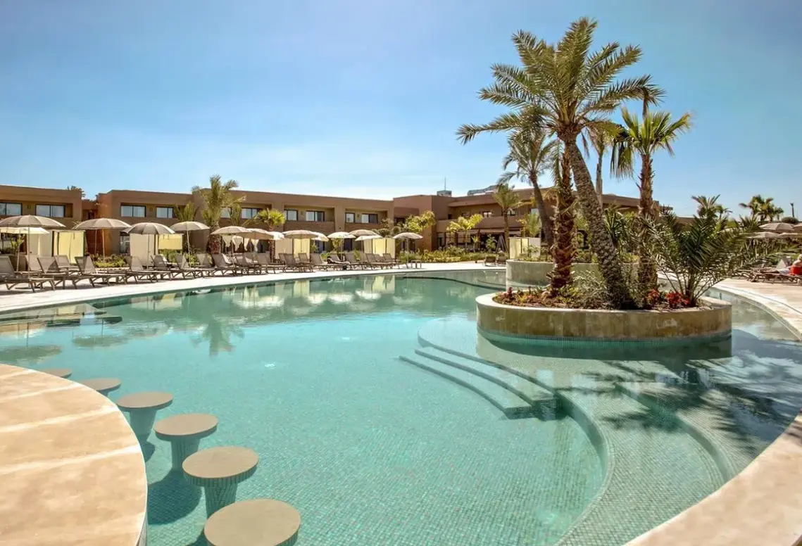 Basen w hotelu Be Live Experience Marrakech Palmeraie