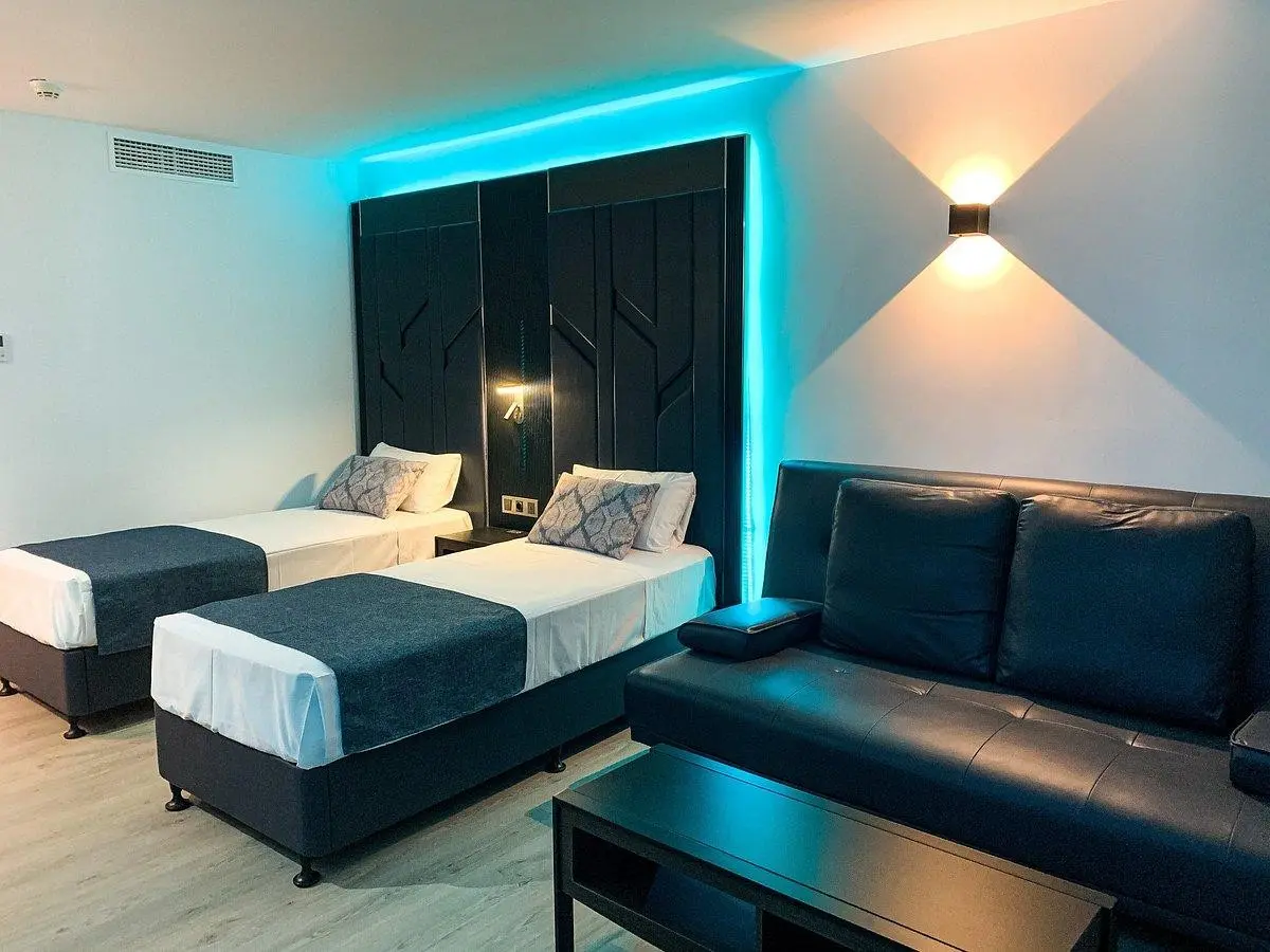 BelleVue Club — BELLEVUE CLUB