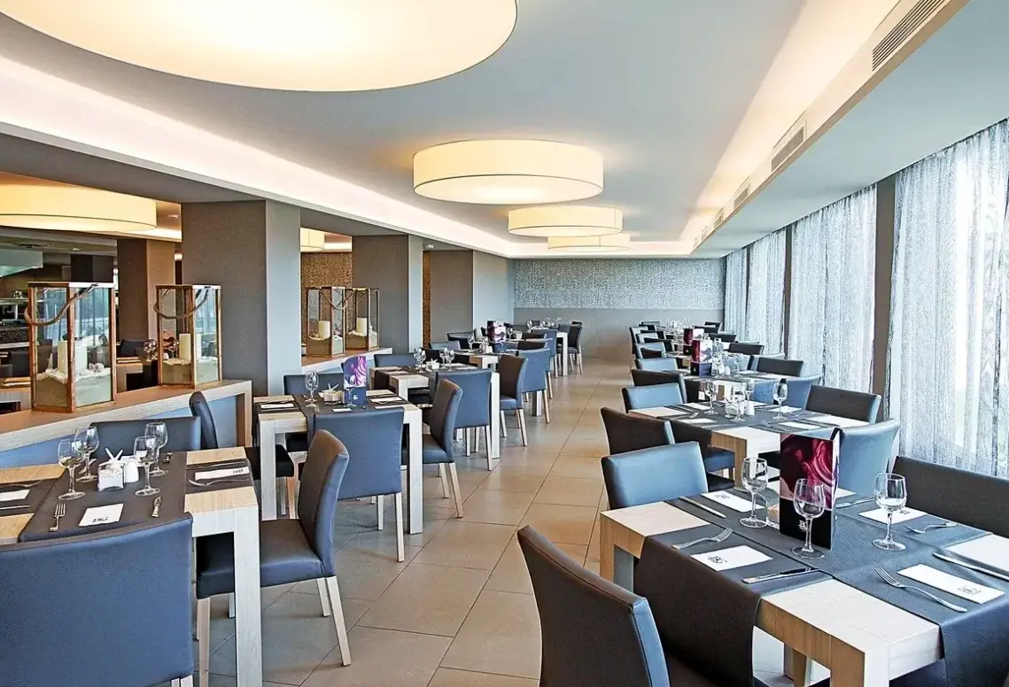 Restauracja i jedzenie w hotelu BG Java