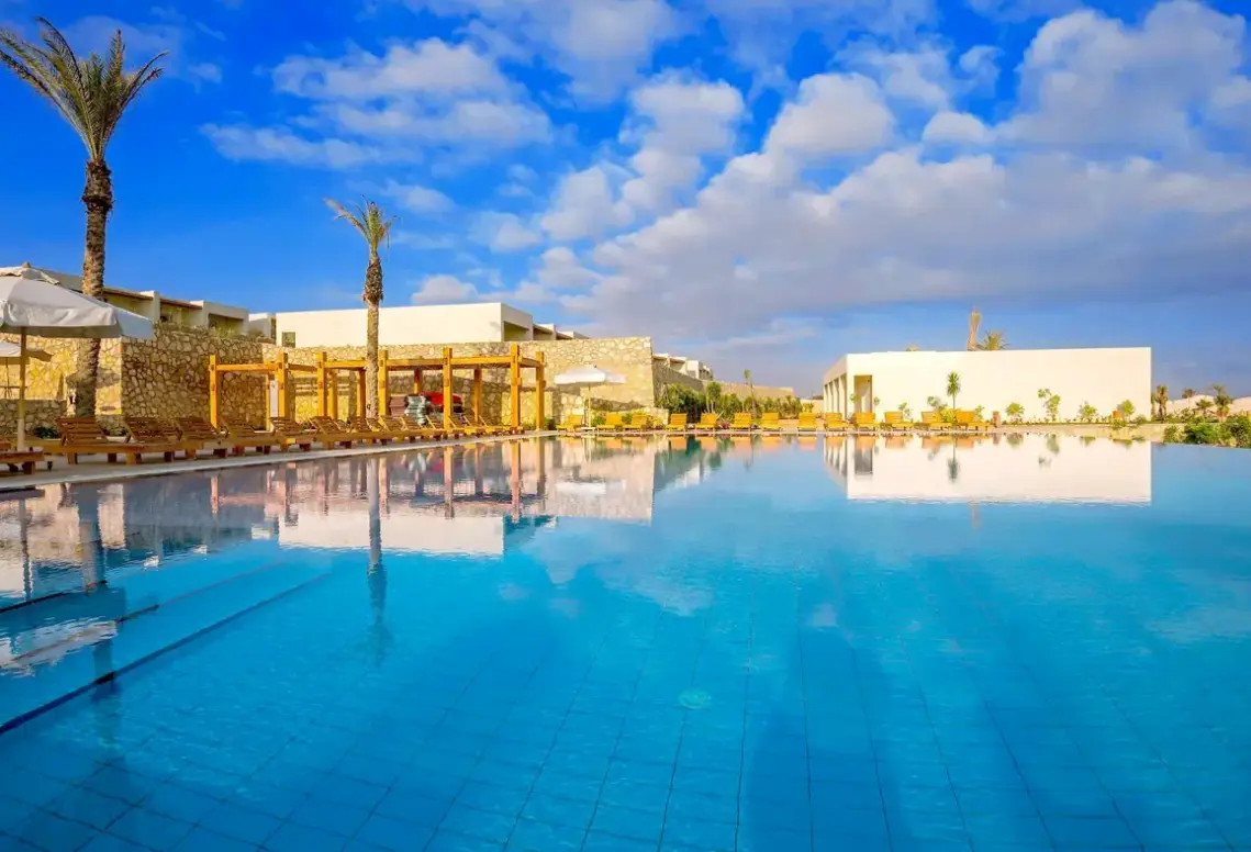 Basen w hotelu Caesar Bay Resort