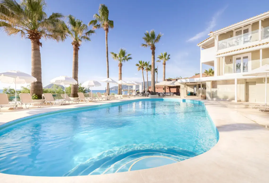 Basen w hotelu Cameo Beach Resort