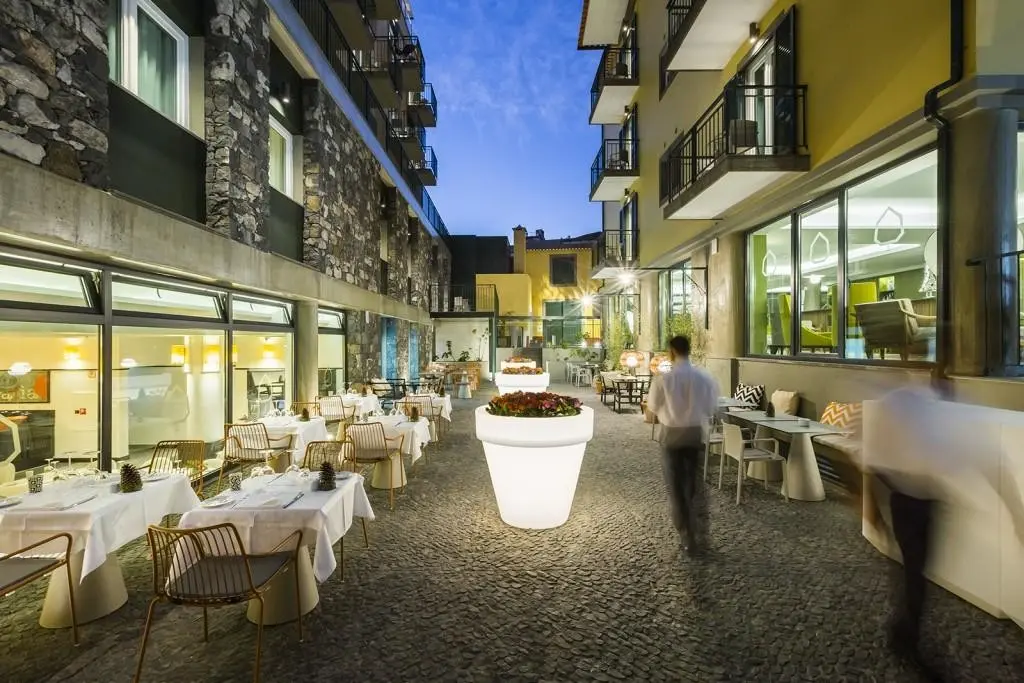 Restauracja i jedzenie w hotelu Castanheiro Boutique
