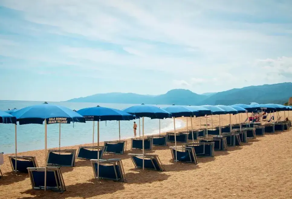 Plaża przy hotelu Club Esse Cala Gonone
