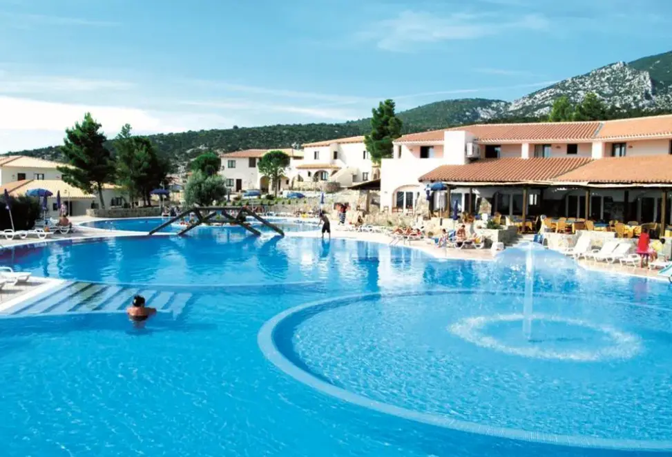 Basen w hotelu Club Esse Cala Gonone