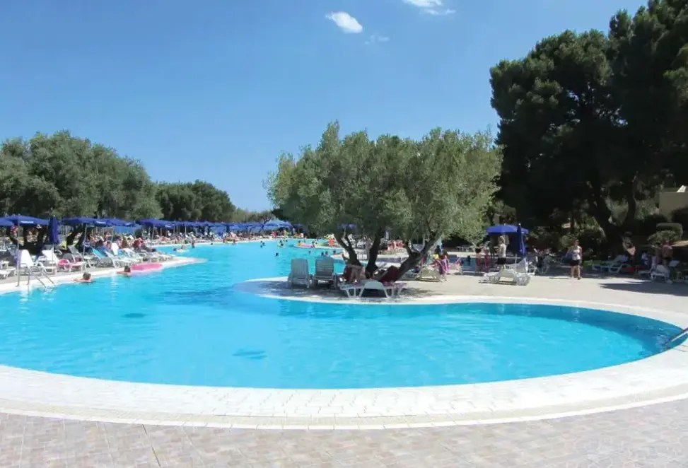Basen w hotelu Club Esse Palmasera Resort