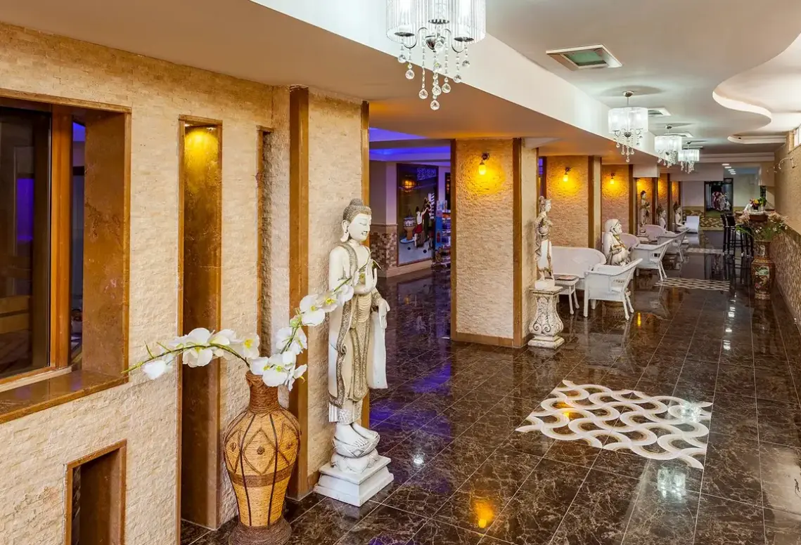 Restauracja i jedzenie w hotelu Club Hotel Belpinar