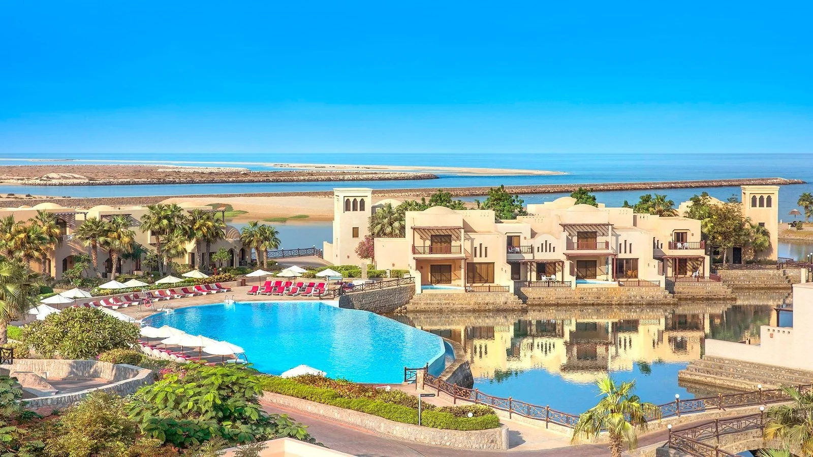 Hotel Cove Rotana Resort