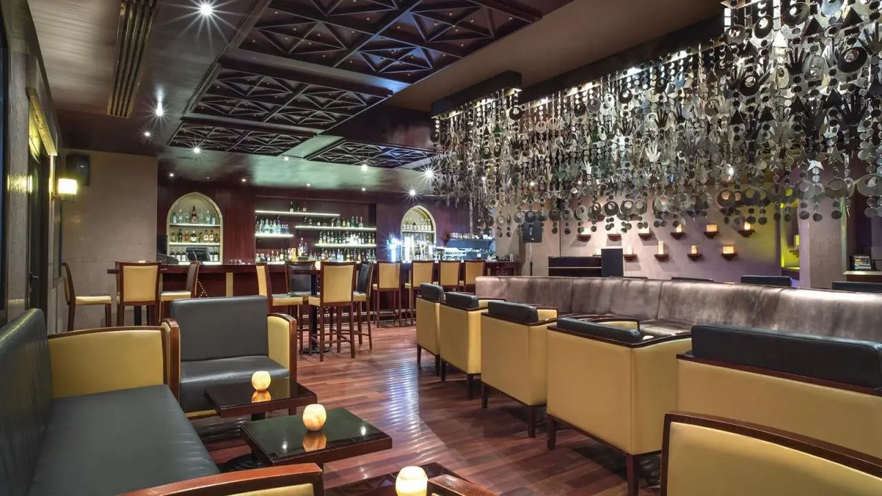 Restauracja i jedzenie w hotelu Cove Rotana Resort