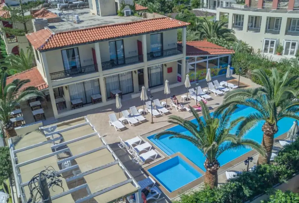 Basen w hotelu Creta Aquamarine