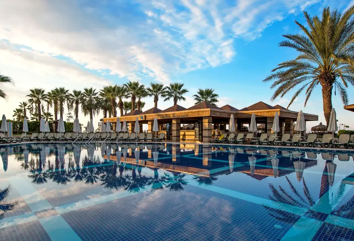 Basen w hotelu Crystal Tat Beach