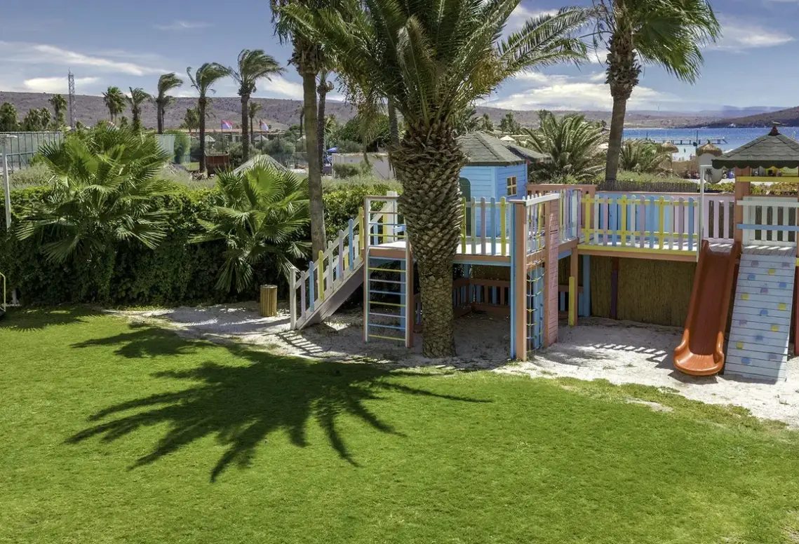 Plaża przy hotelu Design Plus Seya Beach