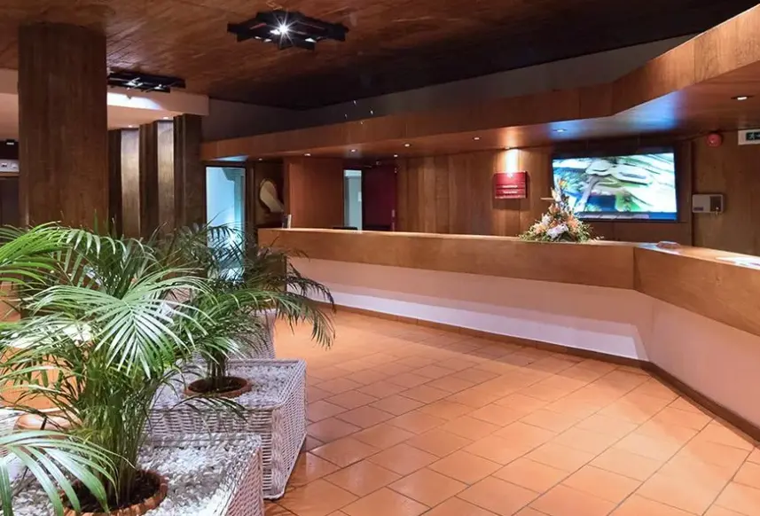 Lobby hotelu Dom Pedro Madeira Ocean Beach