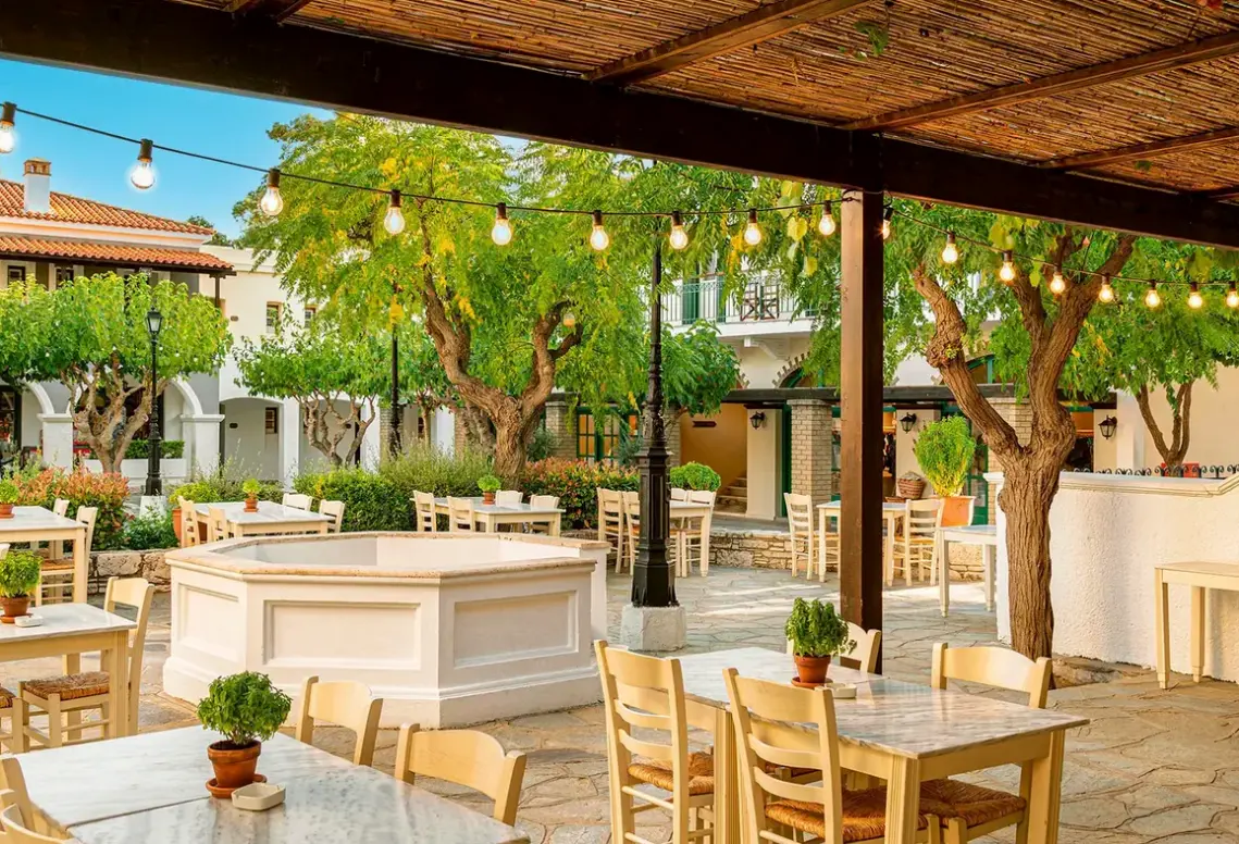 Restauracja i jedzenie w hotelu Doryssa Seaside Resort