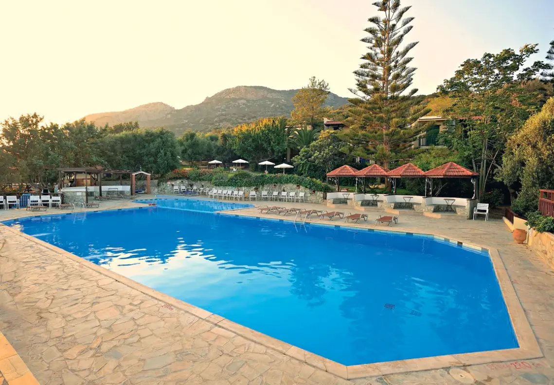 Basen w hotelu Elpida Village